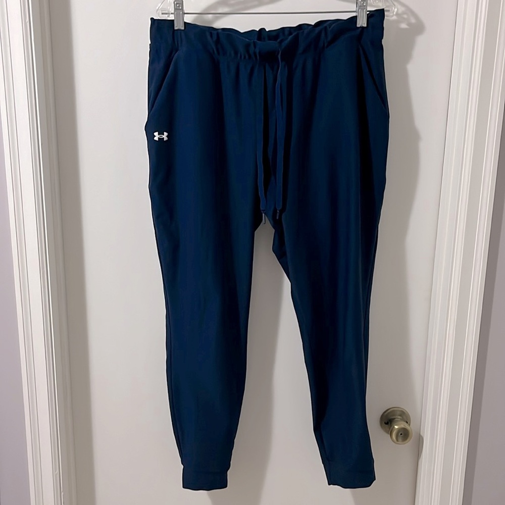 Under Armour women’s motion joggers with drawstring